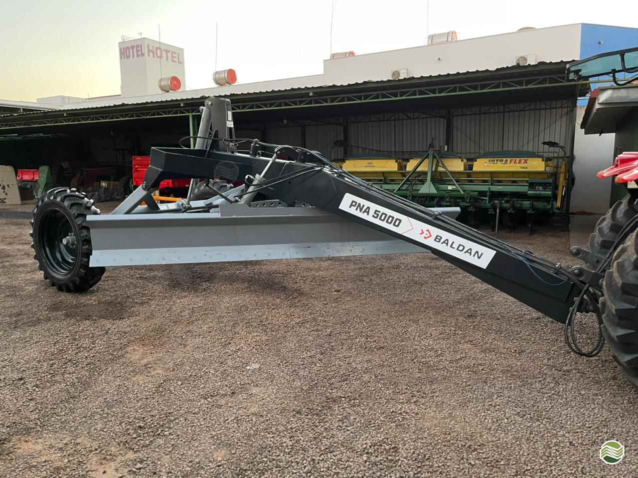 IMPLEMENTOS AGRICOLAS PLAINA NIVELADORA PLAINA DE ARRASTO Cotramaq Tratores GOIOERE PARANÁ PR
